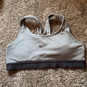 Nike pro sports bra